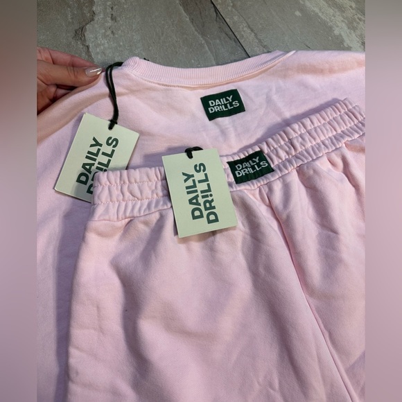 Daily Drills Cropped Sleeve Crew & Super Shorts Set in Cupid - Picture 7 of 8